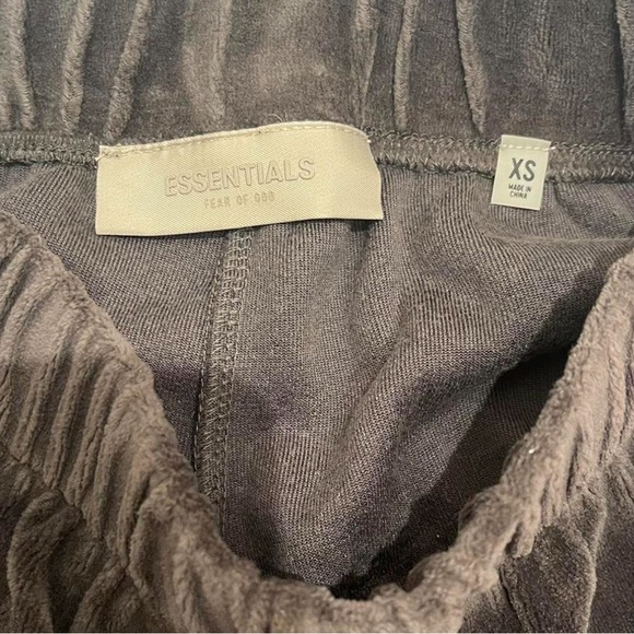 Fear of God Essentials Shorts - Picture 3 of 3